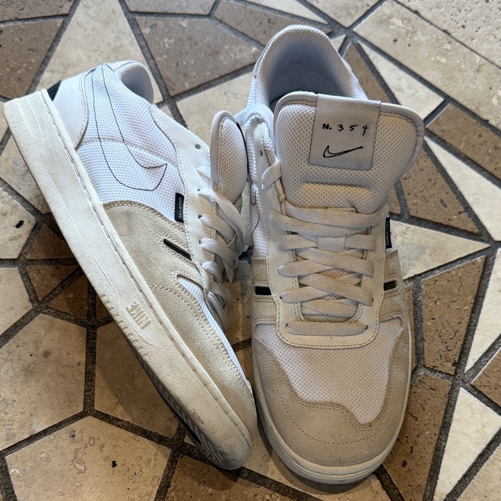 Nike White and Black Casual Sneakers